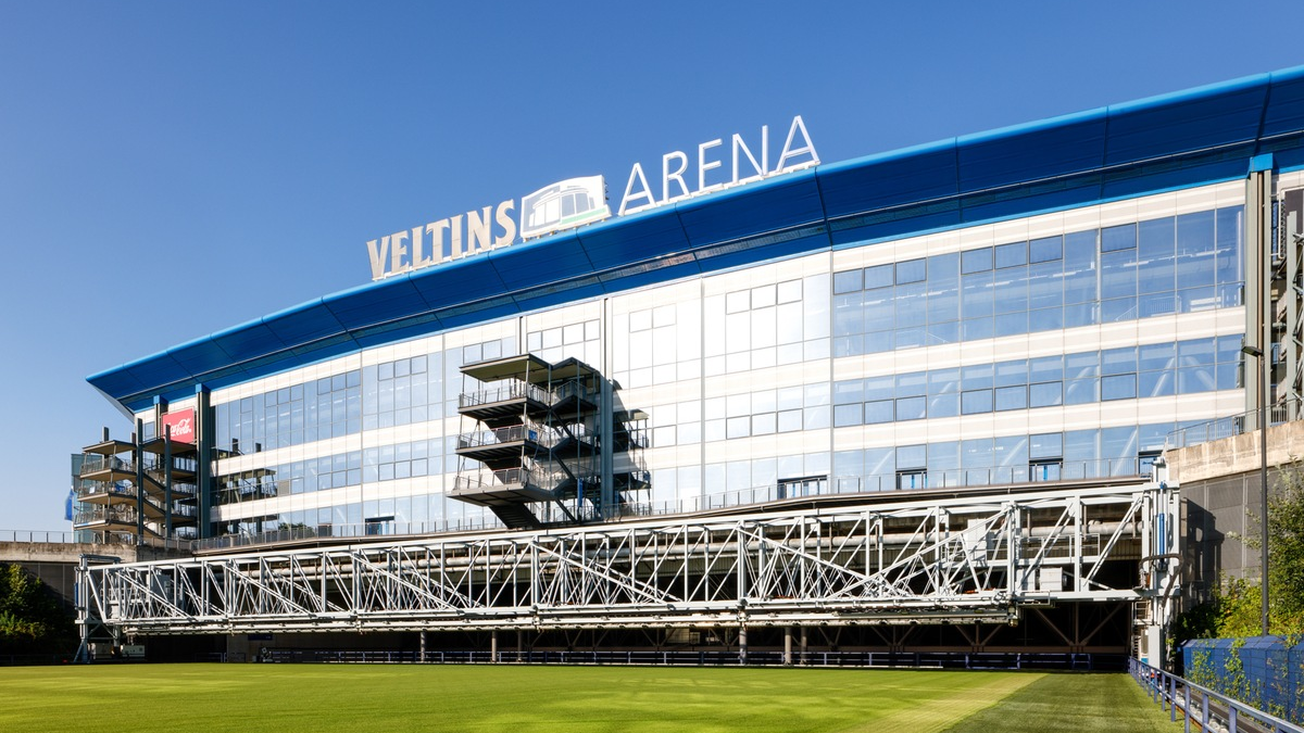 Vor 20 Jahren wurden Namensrechte übernommen / Schriftzug der Veltins-Arena strahlt weithin ins Revier und steht für Schalker Gastlichkeit - Foto: presseportal.de