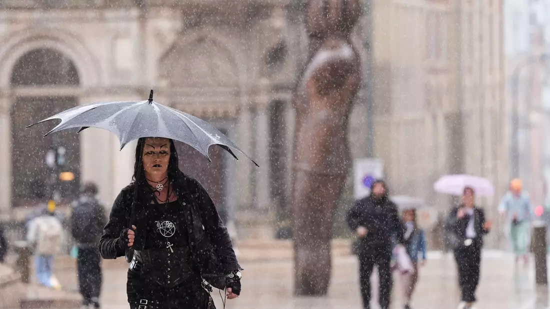 Sturm Floris sorgt für Unwetter in Großbritannien und Irland. - Bild: Jacob King/PA Wire/dpa