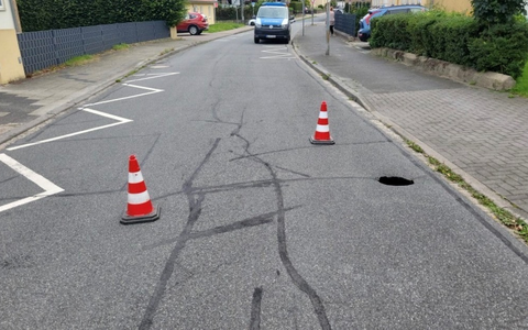 POL-CE: Plötzliches Loch auf Fahrbahn in der Riemannstraße - Foto: presseportal.de