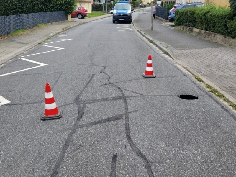 POL-CE: Plötzliches Loch auf Fahrbahn in der Riemannstraße - Foto: presseportal.de