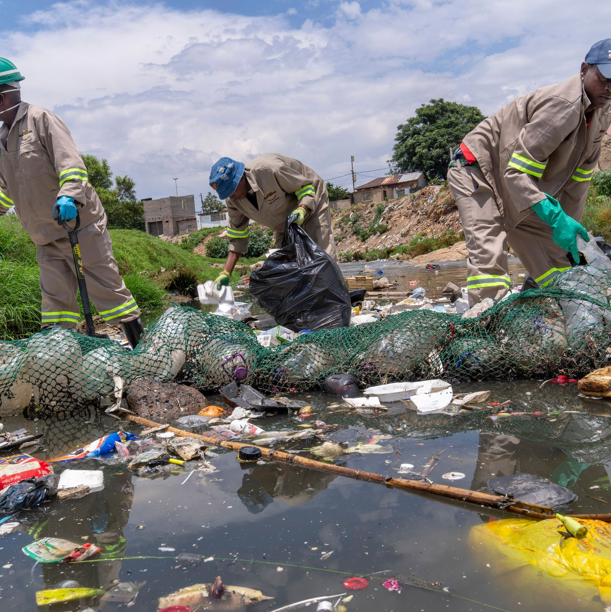 Deutschland ist Greenpeace zufolge der größte Plastikmüllexporteur Europas. (Archivbild) - Foto: Jerome Delay/AP/dpa