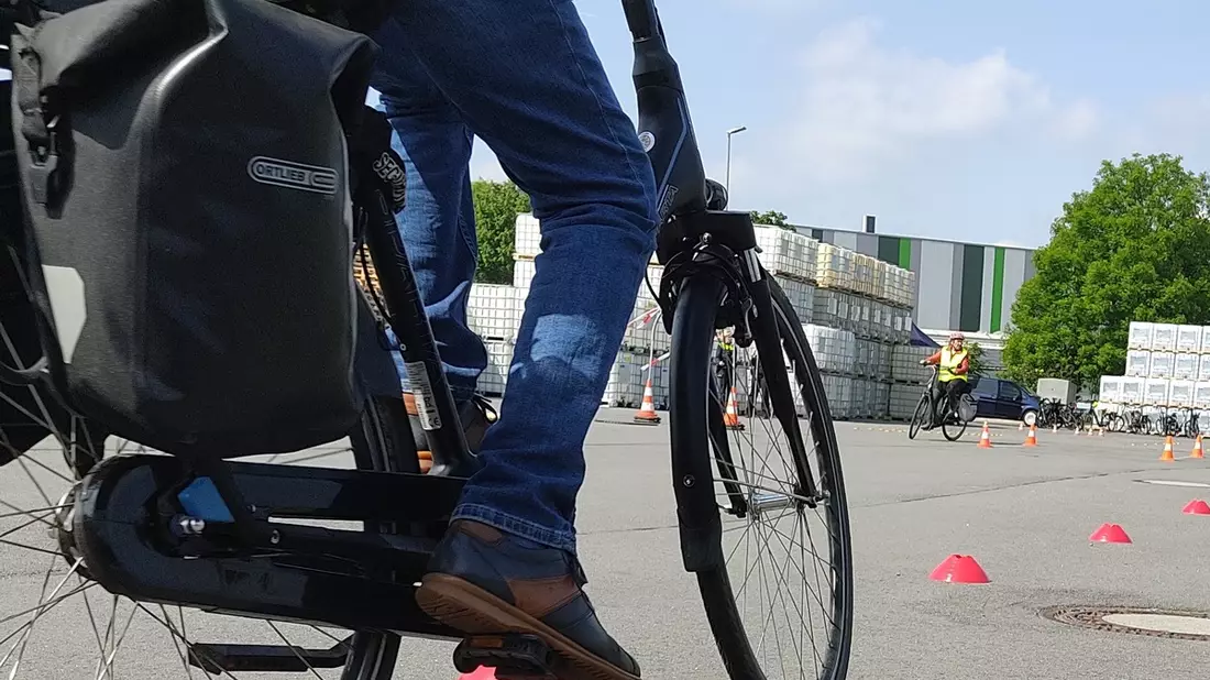 POL-KR: Sicher und souverän unterwegs - Pedelec-Training (E-Bike) der Polizei Krefeld für mehr Fahrfreude und Sicherheit - Bild: presseportal.de