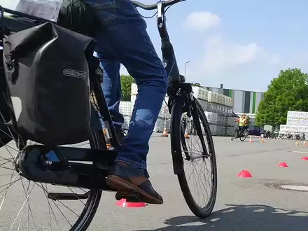 POL-KR: Sicher und souverän unterwegs - Pedelec-Training (E-Bike) der Polizei Krefeld für mehr Fahrfreude und Sicherheit - Foto: presseportal.de