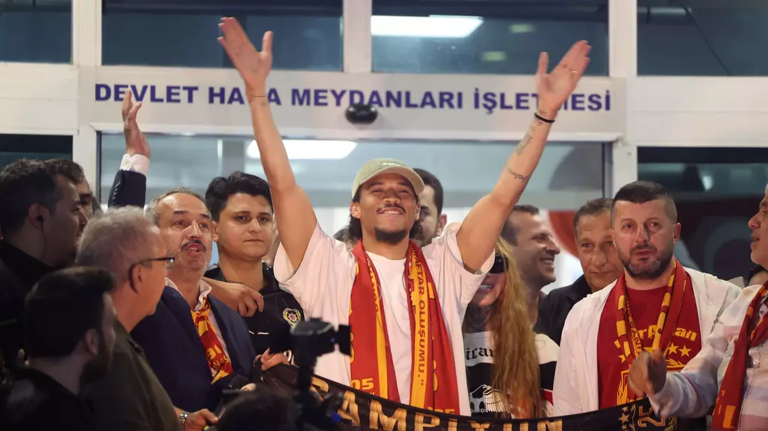 Leroy Sané ist einer der hochkarätigen Neuzugänge von Galatasaray Istanbul - Bild: Murat Akbas/dpa
