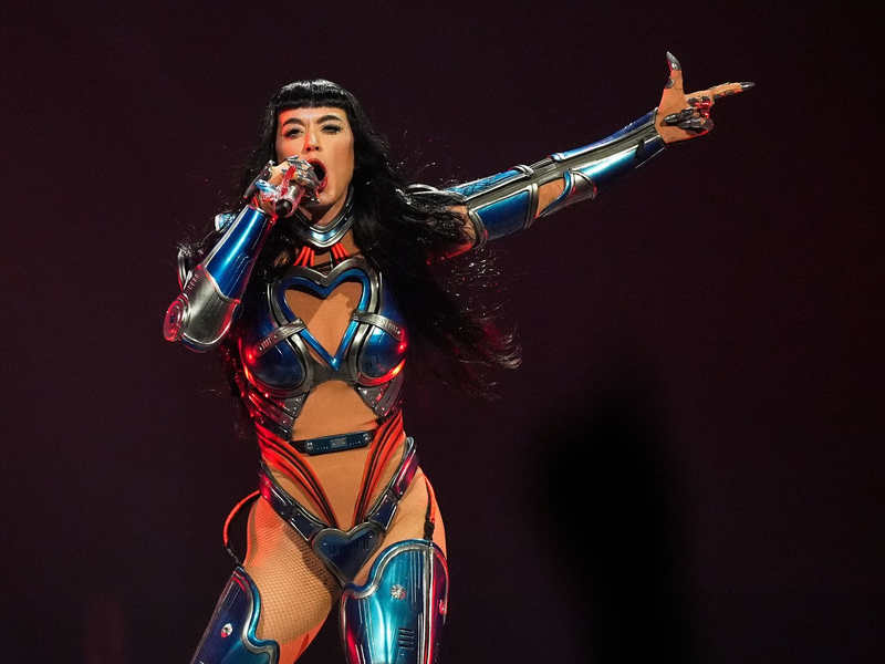 Beim medizinischen Notfall eines Fans hat Popstar Katy Perry umsichtig reagiert. (Archivbild) - Foto: Chris Pizzello/Invision/AP/dpa