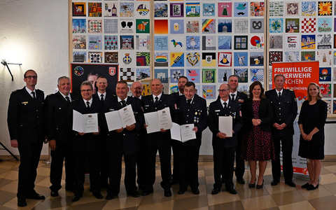 FW-M: Feuerwehr-Ehrungen für Engagement und Einsatzbereitschaft (München) - Foto: presseportal.de