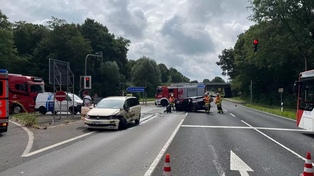 POL-AC: Zusammenstoß an der Anschlussstelle Lichtenbusch: Zwei Männer verletzt - Bild: presseportal.de