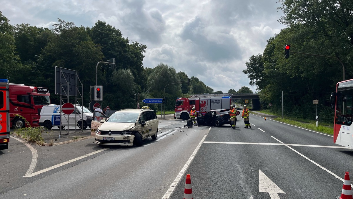 POL-AC: Zusammenstoß an der Anschlussstelle Lichtenbusch: Zwei Männer verletzt - Foto: presseportal.de