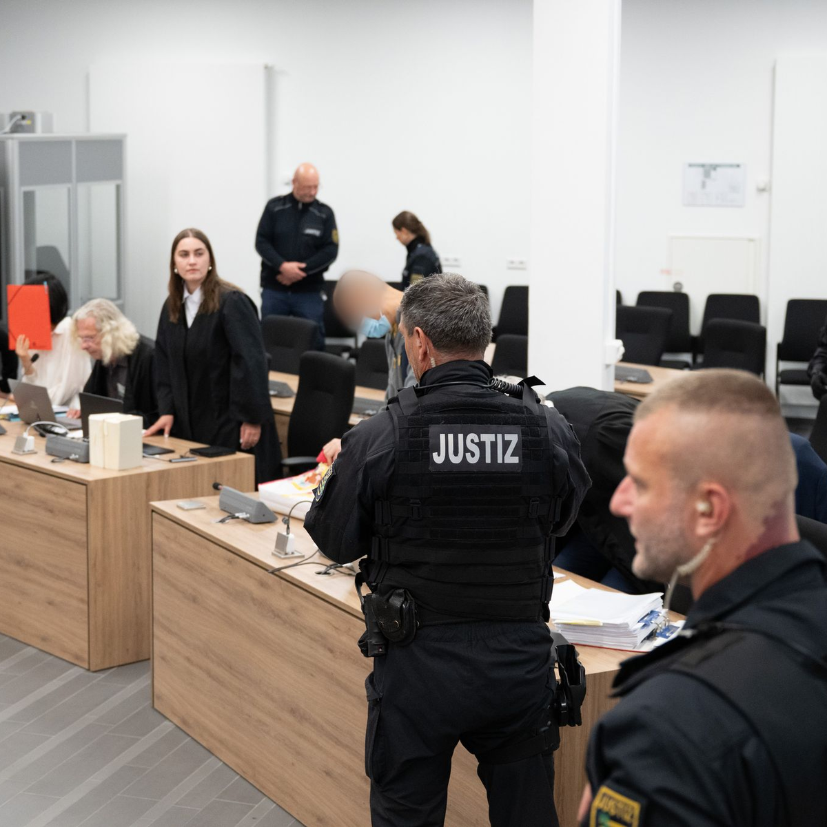 Der Angeklagte Jian G. soll etliche Dokumente an chinesische Stellen weitergegeben haben. (Archivbild) - Foto: Sebastian Kahnert/dpa