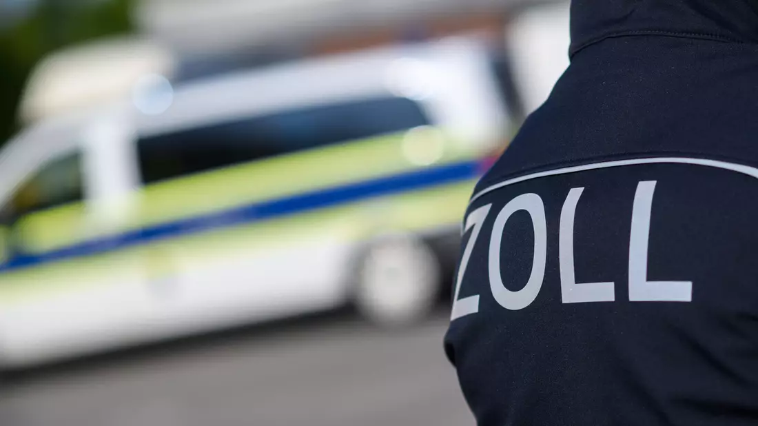Die Finanzkontrolle Schwarzarbeit soll schlagkräftiger gegen schwere Wirtschaftskriminalität und organisierte Kriminalität vorgehen können. (Symbolbild) - Bild: Julian Stratenschulte/dpa