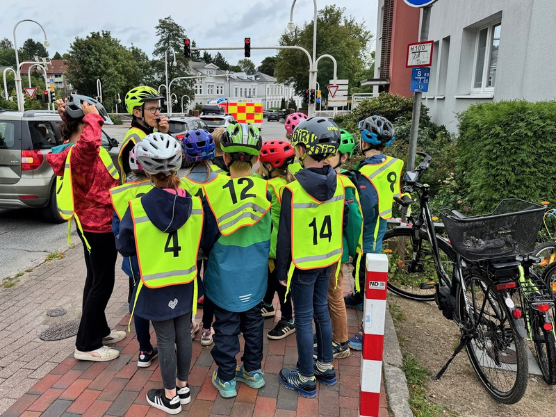 POL-HL: OH - Eutin / Ferienradfahrkurs der Polizei begeistert Kinder - Foto: presseportal.de