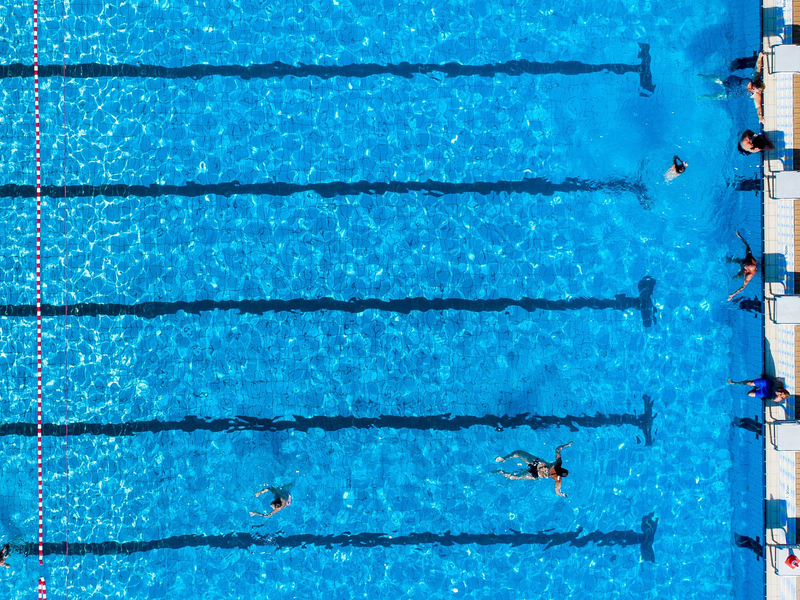 In manch einer Kommune ist für das Schwimmbad kein Geld mehr da. (Archivbild) - Foto: Christoph Reichwein/dpa