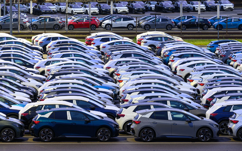 Im Juli kamen etwa elf Prozent mehr Neuwagen auf die Straßen in Deutschland als im Vorjahresmonat. (Archivbild) - Foto: Hendrik Schmidt/dpa Im Juli kamen etwa elf Prozent mehr Neuwagen auf die Straßen in Deutschland als im Vorjahresmonat. (Archivbild) - Foto: Hendrik Schmidt/dpa