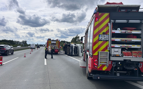 FW-ROW: Verkehrsunfall mit Wohnmobil auf der BAB 1 - Eine Person durch Feuerwehr gerettet - Foto: presseportal.de