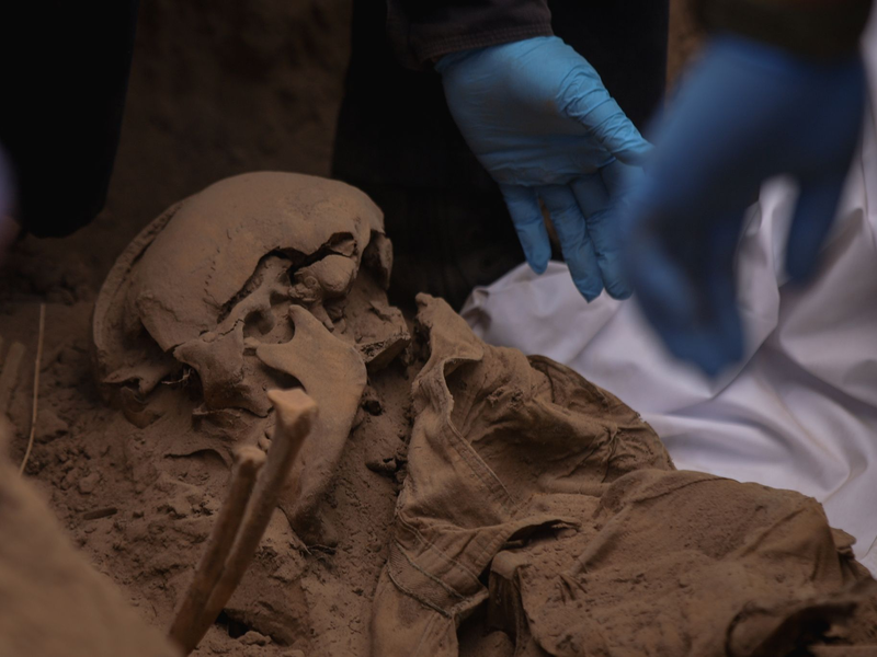 In dem Massengrab wurden 32 Leichen entdeckt. (Symbolbild) - Foto: Daniel Resendiz/dpa