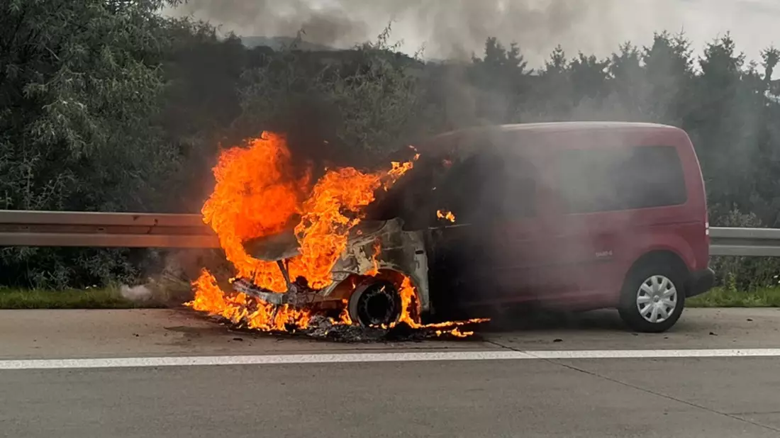 API-TH: Vollsperrung nach Pkw-Brand - Bild: presseportal.de