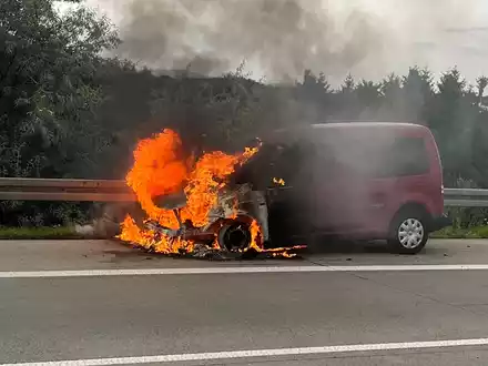 API-TH: Vollsperrung nach Pkw-Brand - Foto: presseportal.de