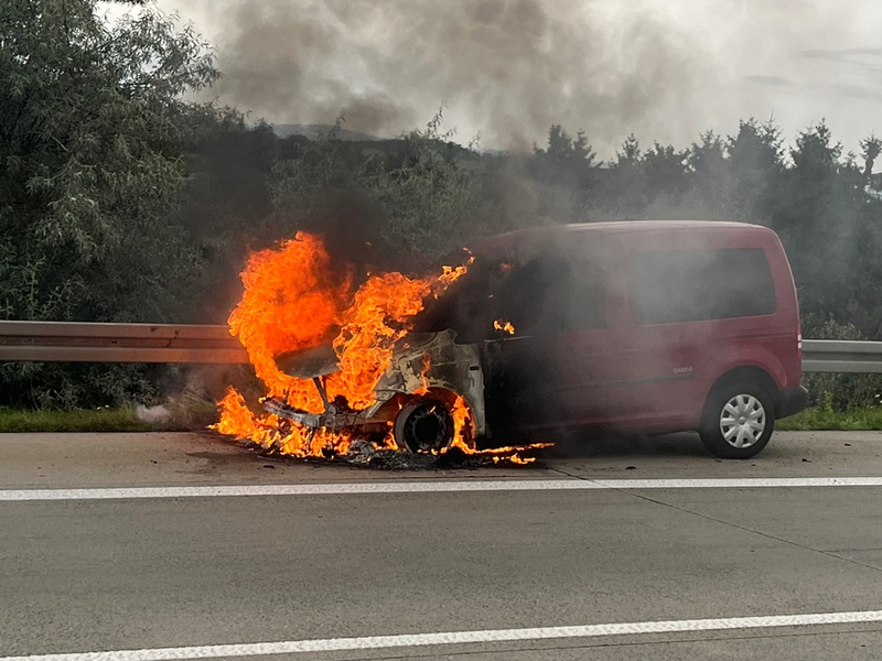 API-TH: Vollsperrung nach Pkw-Brand - Foto: presseportal.de