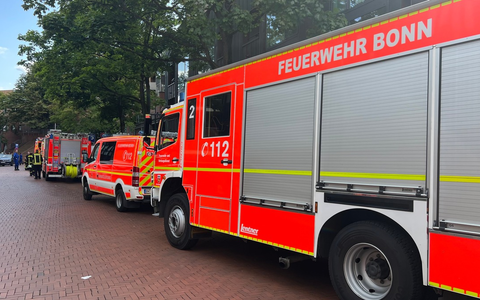 FW-BN: Brand auf Dachfläche in Bad Godesberger Innenstadt - Feuer breitet sich auf Wohnung aus - Foto: presseportal.de