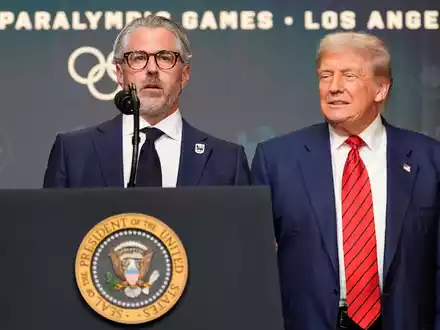 Olympia-Orgsanisationschef Wasserman (l) lobte Trumps Entscheidung zur Einrichtung einer Taskforce. - Foto: Alex Brandon/AP/dpa