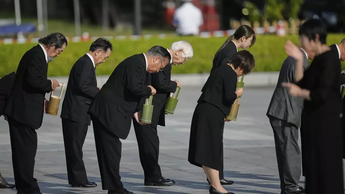 Japans Premier Ishiba bekräftigt die Prinzipien, wonach Japan weder Atomwaffen produziert noch besitzt oder auf eigenem Boden erlaubt.  - Bild: Louise Delmotte/AP/dpa