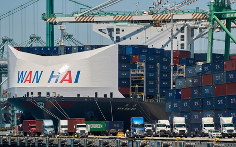 Die EU und die USA hatten im Zollstreit zuletzt eine Einigung erzielt. (Symbolbild) - Foto: Damian Dovarganes/AP/dpa