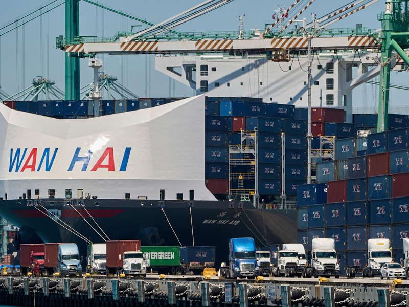 Die EU und die USA hatten im Zollstreit zuletzt eine Einigung erzielt. (Symbolbild) - Foto: Damian Dovarganes/AP/dpa
