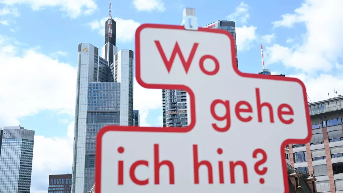 Die Begehrlichkeiten des Wettbewerbers aus Italien sorgen in Frankfurt seit Monaten für Unruhe. (Archivbild) - Bild: Arne Dedert/dpa