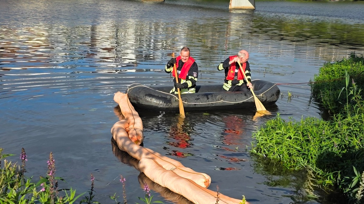 FW Celle: Öl auf der Aller - Foto: presseportal.de