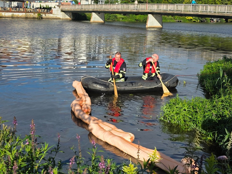 FW Celle: Öl auf der Aller - Foto: presseportal.de