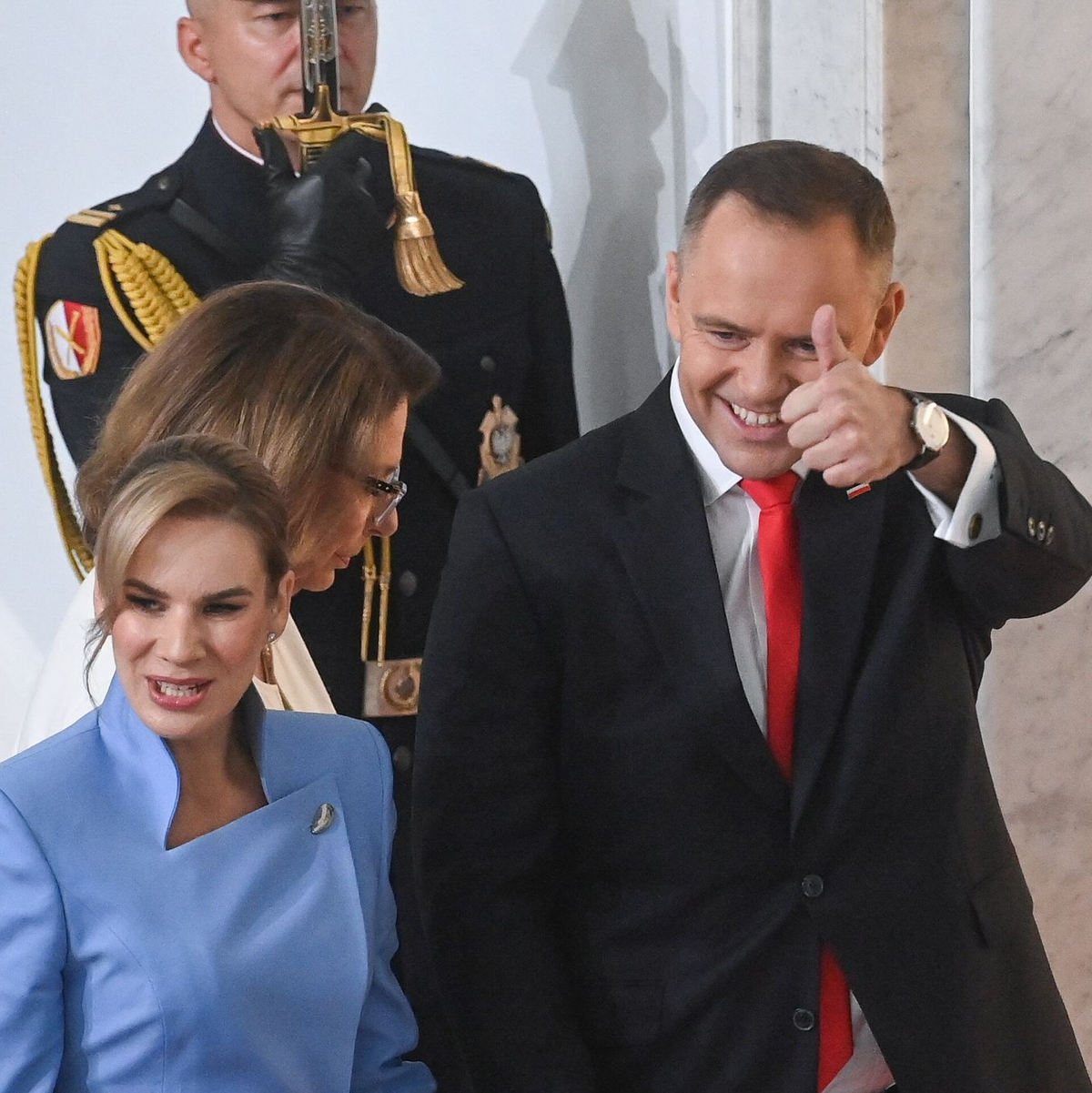 Polens neuer Präsident Karol Nawrocki, hier im Bild mit seiner Frau Marta, hat den Amtseid abgelegt. (Foto aktuell) - Foto: Piotr Nowak/PAP/dpa