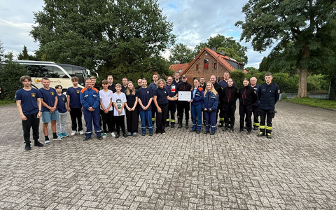 FW Celle: Besuch der Partnerfeuerwehr aus HĂ€meenlinna - gelebte Freundschaft ĂŒber Grenzen hinweg - Foto: presseportal.de FW Celle: Besuch der Partnerfeuerwehr aus HĂ€meenlinna - gelebte Freundschaft ĂŒber Grenzen hinweg - Foto: presseportal.de
