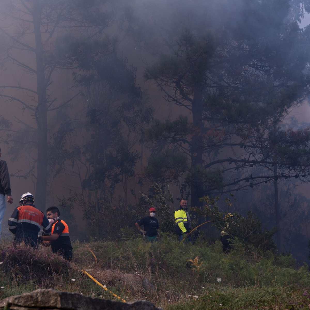 Vor allem Häuser am Rande von Dörfern und Städten wurden durch die verheerenden Waldbrände in Spanien in Mitleidenschaft gezogen oder brannten ganz ab.  - Foto: Gustavo De La Paz/EUROPA PRESS/dpa