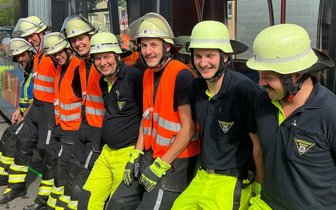 FW-M: Straßenbahn und Lkw kollidiert (Neuhausen-Nymphenburg) - Foto: presseportal.de