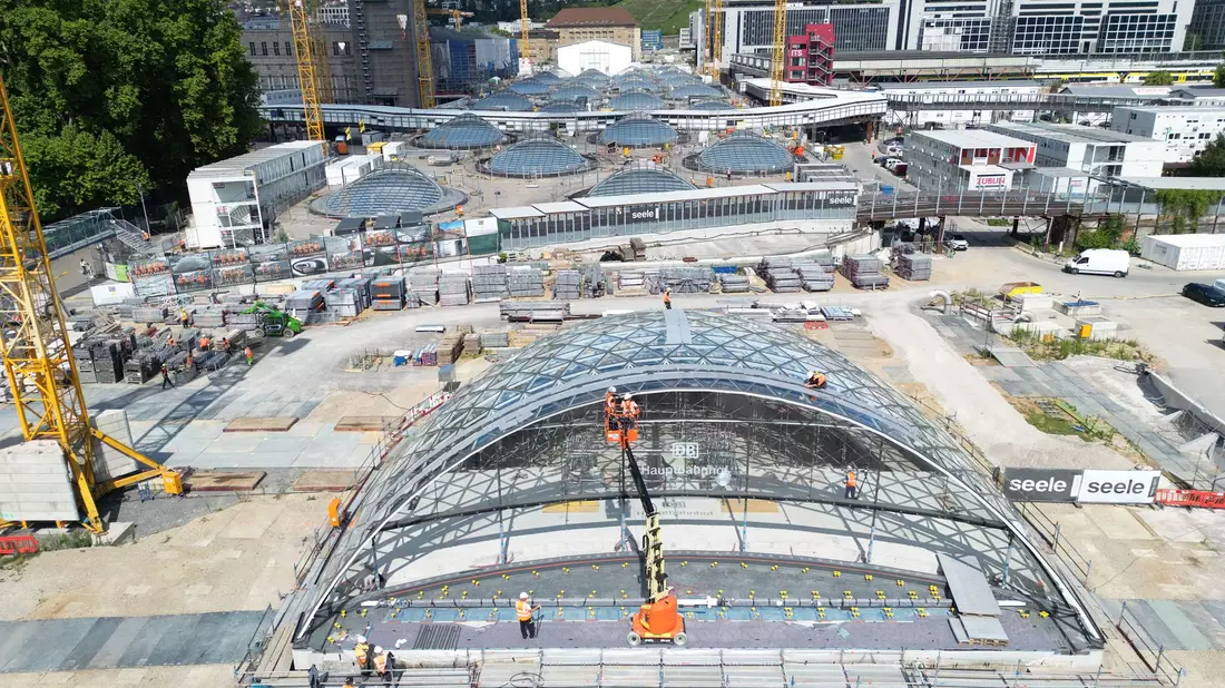 Am Tiefbahnhof Stuttgart 21 werden Ende des kommenden Jahres wohl nicht wie geplant die ersten Fernzüge halten. (Archivbild) - Bild: Bernd Weißbrod/dpa