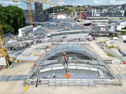 Deutlich teurer als zu Beginn geplant: Das Bahnprojekt Stuttgart 21. (Archivbild) - Foto: Bernd Weißbrod/dpa