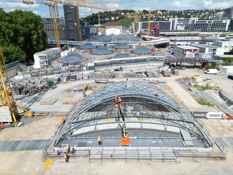Deutlich teurer als zu Beginn geplant: Das Bahnprojekt Stuttgart 21. (Archivbild) - Foto: Bernd Weißbrod/dpa