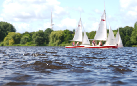 Das Wetter lädt in den kommenden Tagen zum Aufenthalt im Freien ein.  - Foto: Marcus Brandt/dpa
