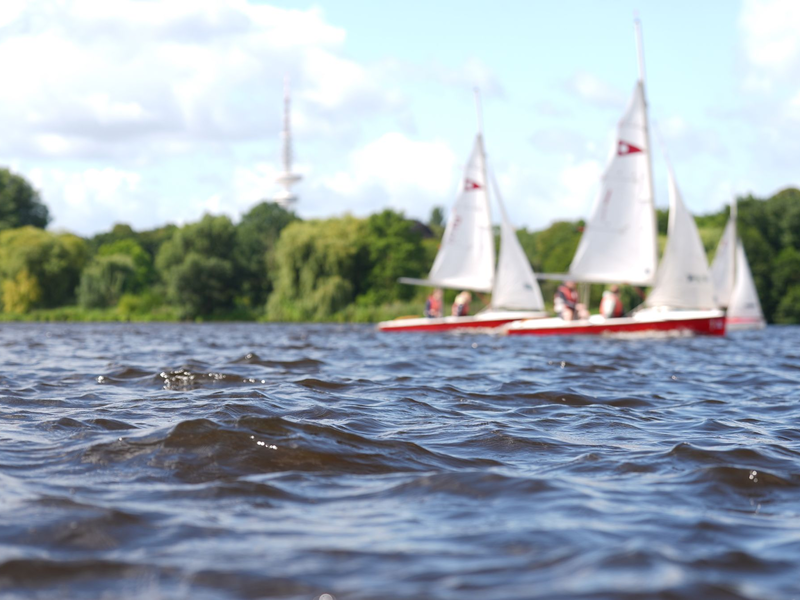 Das Wetter lädt in den kommenden Tagen zum Aufenthalt im Freien ein.  - Foto: Marcus Brandt/dpa