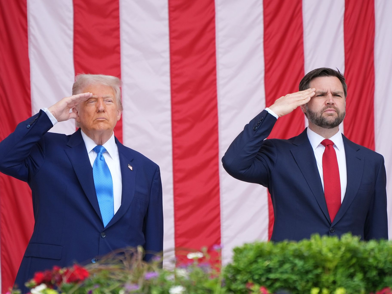 US-Präsident Donald Trump bezeichnet eine Kandidatur seines Vize JD Vance bei der kommenden Präsidentschaftswahl als «höchstwahrscheinlich». (Archivbild) - Foto: Jacquelyn Martin/AP/dpa