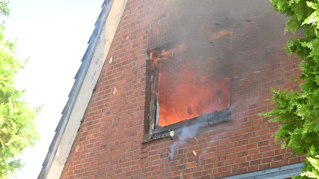 POL-STD: 70-jähriger Hausbewohner bei Feuer im Alten Land schwer verletzt - Bild: presseportal.de