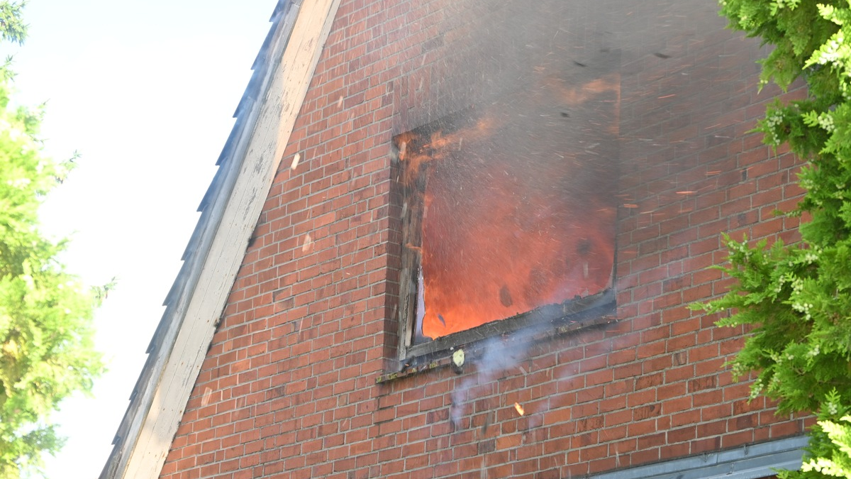 POL-STD: 70-jähriger Hausbewohner bei Feuer im Alten Land schwer verletzt - Foto: presseportal.de