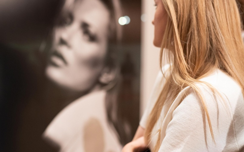 Neue Bryan Adams Fotografien erstmals in einer Ausstellung in Amberg - Foto: presseportal.de