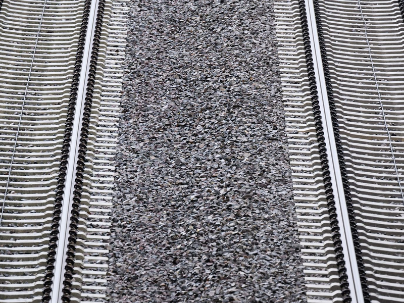 Bund dämpft Anstieg für Schienenmaut (Archivbild). - Foto: Julian Stratenschulte/dpa