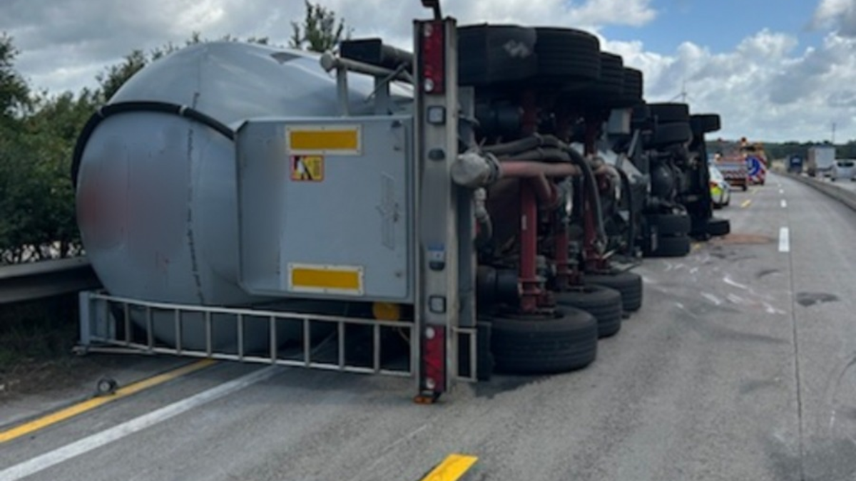 POL-HK: Egestorf: Vollsperrung; Schneverdingen: Wohnmobilbrand; Soltau: Laterne gerammt; Schneverdingen: Fußgänger schwerverletzt; Soltau: Abbieger übersehen; Neuenkirchen: Brand; Schneverdingen: Diebstahl - Foto: presseportal.de