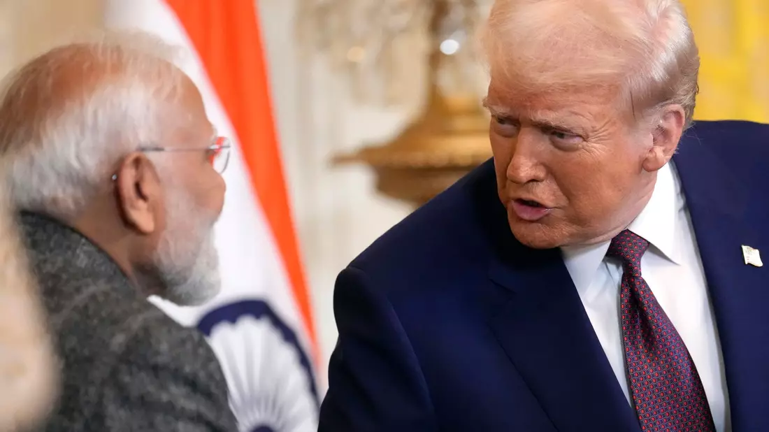 Die USA belegen Indien mit neuen Zöllen. Es geht um Ölgeschäft des Landes mit dem Kreml. - Bild: Ben Curtis/AP/dpa