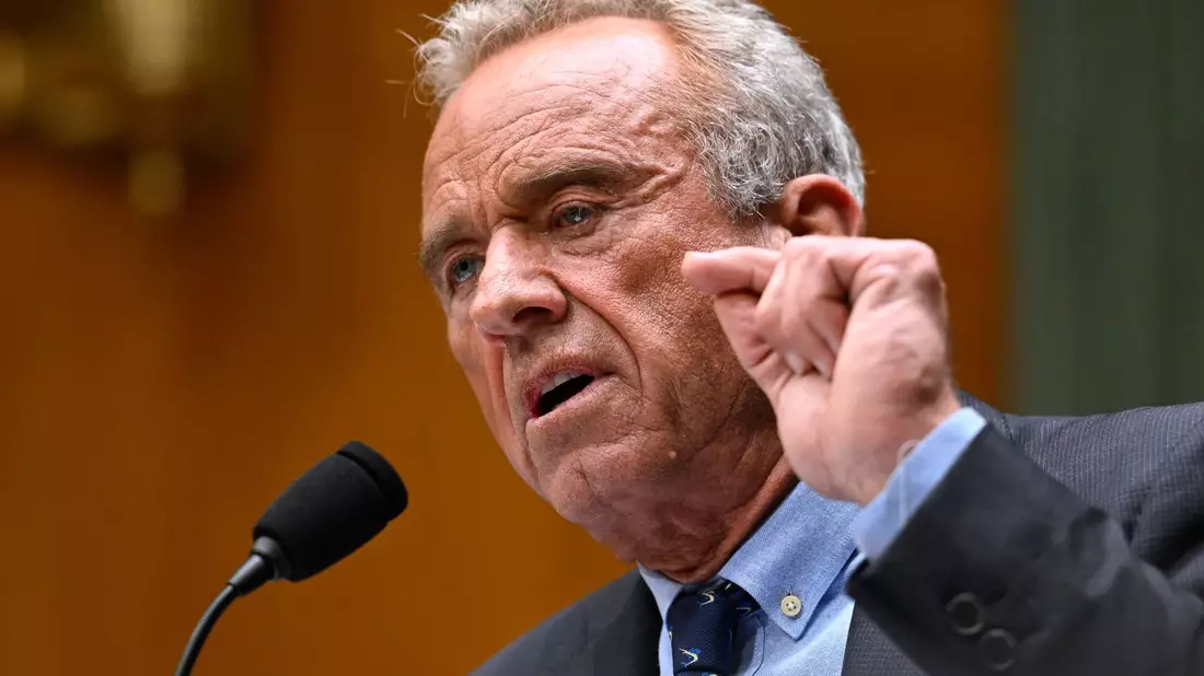 US-Gesundheitsminister Robert F. Kennedy Jr. streicht Geld für die Entwicklung von mRNA-Impfstoffen. - Bild: John McDonnell/AP/dpa