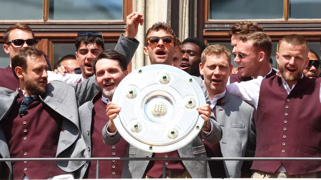 Thomas Müller sagte seinen Fans wiederholt Danke. - Bild: Karl-Josef Hildenbrand/dpa