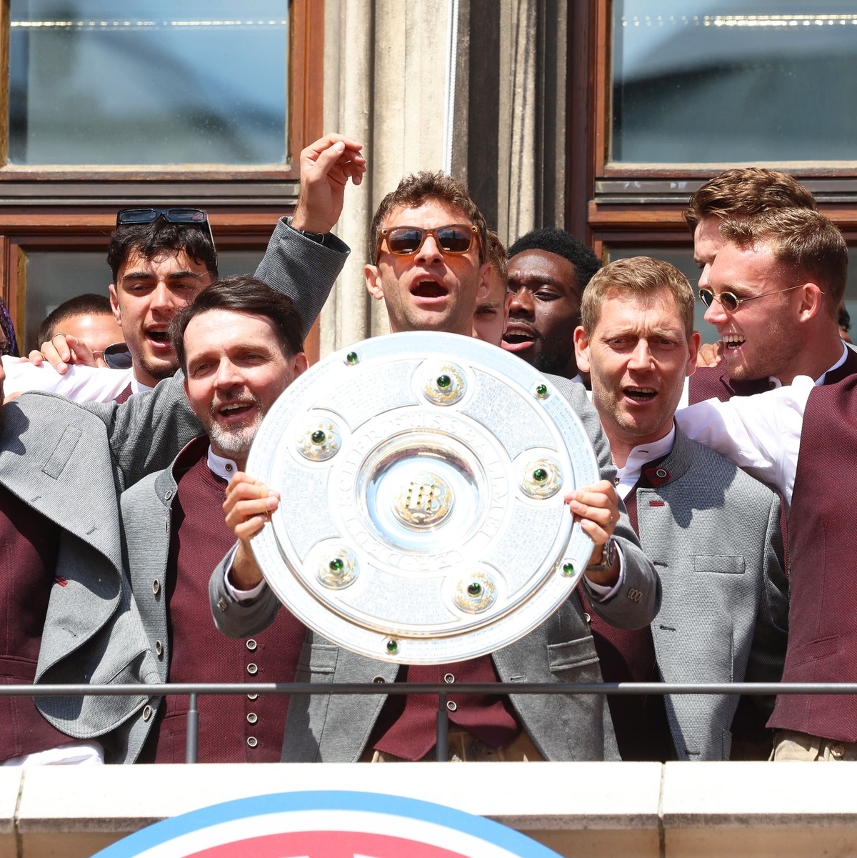 Thomas Müller sagte seinen Fans wiederholt Danke. - Foto: Karl-Josef Hildenbrand/dpa