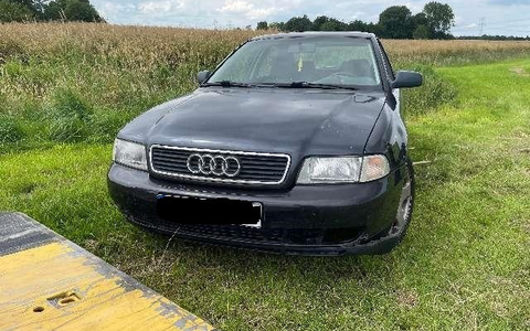 POL-WHV: Verlassener Pkw im Graben - Polizei bittet um Hinweise - Foto: presseportal.de